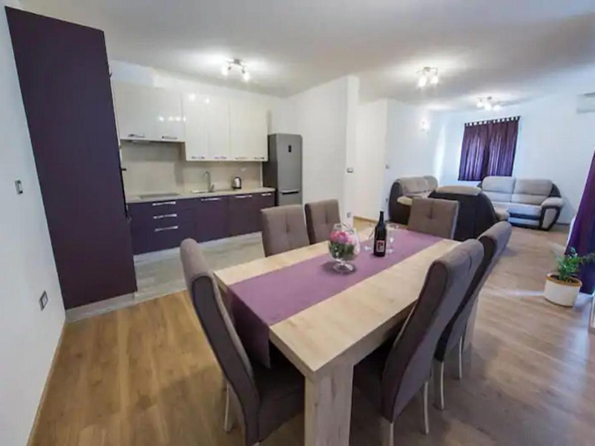 Holiday Home J&D No 2 Подстрана Екстериор снимка
