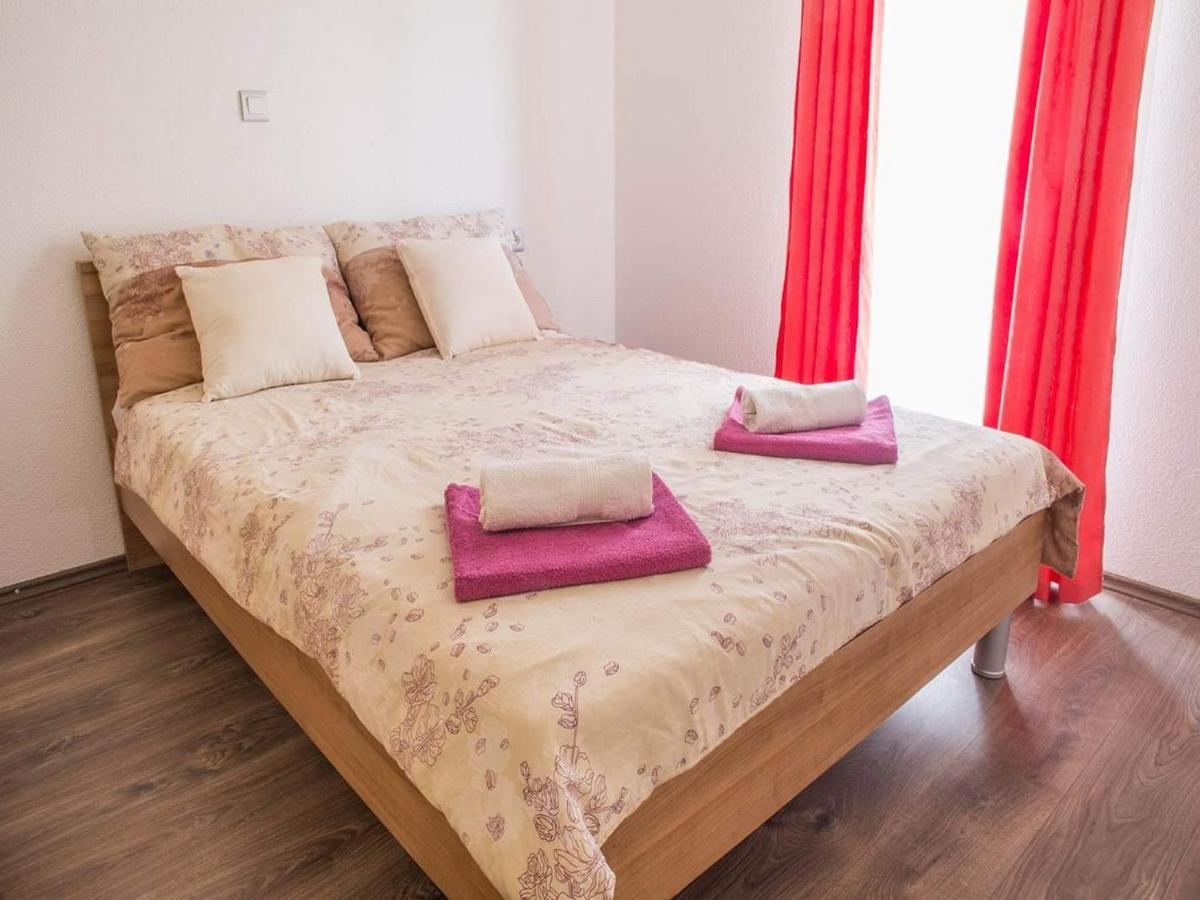 Holiday Home J&D No 2 Подстрана Екстериор снимка