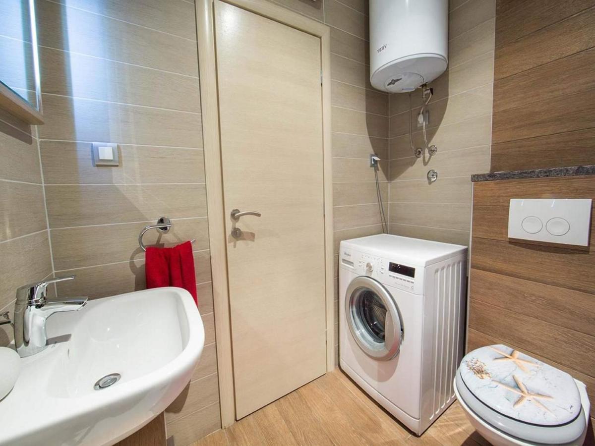 Holiday Home J&D No 2 Подстрана Екстериор снимка